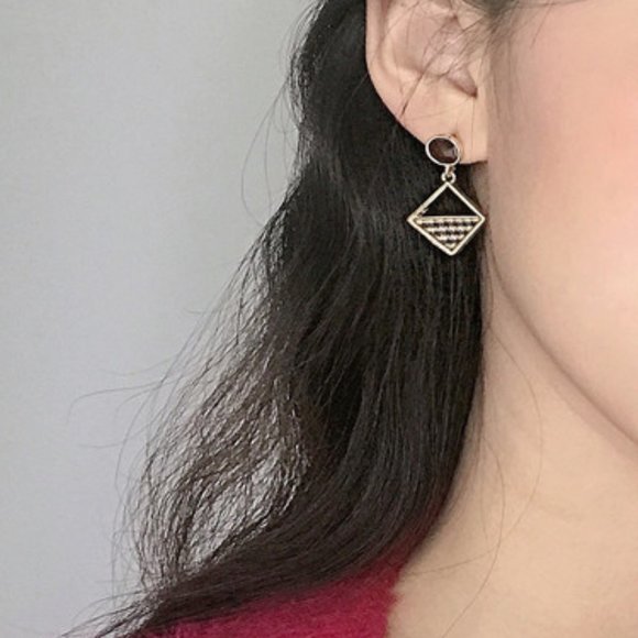 ♠️ NEW Minimalist Gold Earrings - Picture 3 of 7